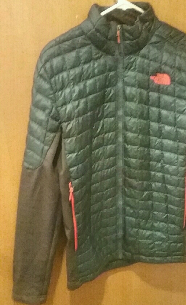 SOLD!!!! North Face  thermoball hybrid coat